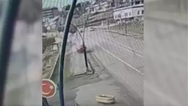 Giresun'da otomobil aydınlatma direğine çarptı: 4 yaralı