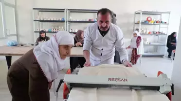 Hakkari'de Vali Yardımcısı yaşlılarla bir araya geldi