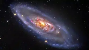 Hubble Uzay Teleskobu, sıra sıra dizilmiş galaksileri yakaladı!