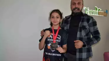 12 Yaşındaki Rumeysa Altay, Muay Thai Avrupa Şampiyonasında İkinci Oldu