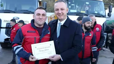 Zonguldak Belediye Başkanı, Su ve Kanalizasyon İşleri Müdürlüğü personeline teşekkür belgelerini takdim etti
