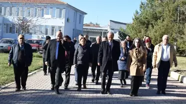 Arguvan Belediye Başkanı Mehmet Kızıldaş, pazar esnafı ve vatandaşlarla bir araya geldi