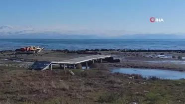 Yağışlara rağmen Van Gölü'ndeki çekilme sürüyor