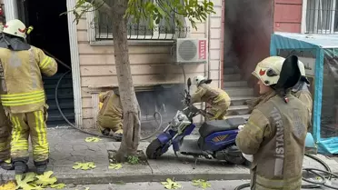 Beyoğlu'nda 3 katlı binada çıkan yangın hasara yol açtı