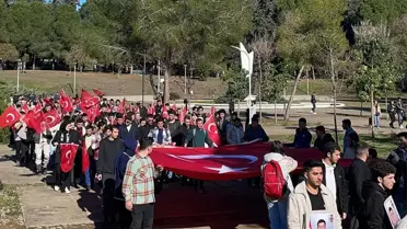 Adana'da Şehit Olan Askerler İçin Üniversite Öğrencilerinden Yürüyüş
