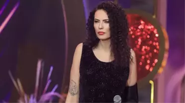 Yeşim Salkım, şehit askerlerimiz için yaptığı paylaşıma tepki gösteren takipçisine küfrederek yanıt verdi