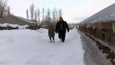 Muş'ta Yukarıyongalı köyü beyaz örtüyle kaplandı