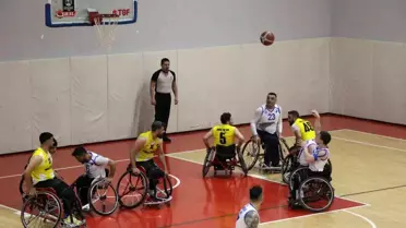 Karabük'te Depremzede Çocuklar İçin Oyuncak Yağmuru
