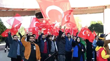 Osmaniye Korkut Ata Üniversitesi öğrencileri şehitler için yürüyüş düzenledi