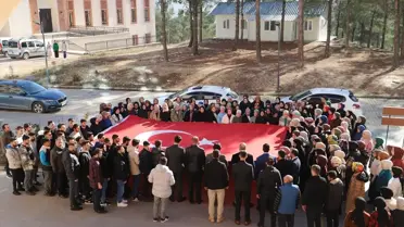 Amasya Üniversitesi İlahiyat Fakültesi öğrencileri şehitleri anmak için program düzenledi