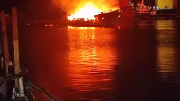 Mersin'de yangın çıkan yat battı