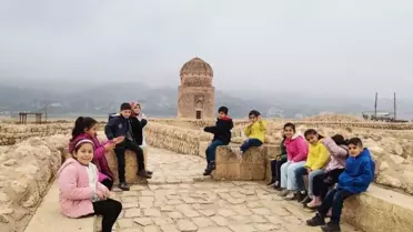 Batman'ın tarihi Hasankeyf ilçesindeki öğrenciler tarihi mekanları gezdi