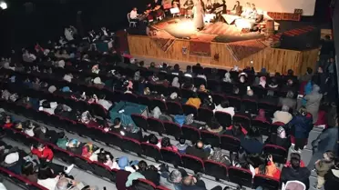 Sivas'ın Gürün ilçesinde köy yollarında asfalt yama çalışmaları devam ediyor