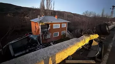 Sivas'ta kamyon evin duvarına çarptı, sürücü ağır yaralandı