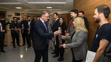 Van Valisi ve Büyükşehir Belediye Başkan Vekili Ozan Balcı, güvenlik güçleri ve sağlık çalışanlarının yeni yılını kutladı