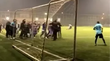 Bursa'da Futbol Turnuvasında Çıkan Kavga Seyirci ve Takımları Birbirine Düşürdü