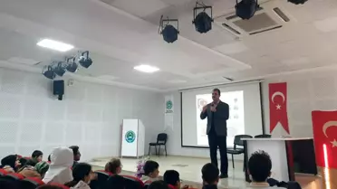Adıyaman'ın Gölbaşı ilçesinde öğrenciler şehitler için hatim duası yapıldı