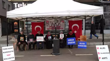 Muş'ta HDP İl Başkanlığı Önünde Oturma Eylemi Devam Ediyor