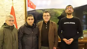 Ardahan Belediye Başkanı Faruk Demir, Ardahanlı gazetecileri tebrik etti