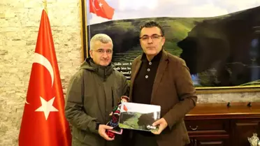Ardahan Belediye Başkanı Faruk Demir, dereceye giren gazetecilerle buluştu