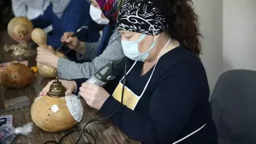 Ordu'da Kadınlar Su Kabağından Hediyelik Eşya Üretiyor
