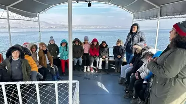 Vangölü Aktivistleri Derneği, öğrenciler için tekne turu düzenledi