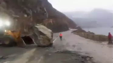 Artvin'de heyelan sonrası kara yolunda ulaşım kontrollü olarak sağlanıyor
