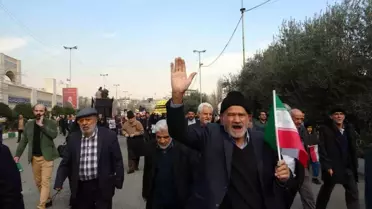 Tahran'da binlerce İranlı terör saldırısını protesto etti