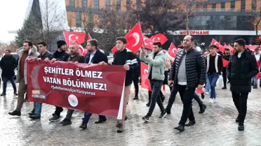 Elazığ'da Fırat Üniversitesi öğrencileri, şehit düşen 12 kahraman asker için yürüdü