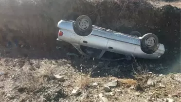 Amasya'da takla atan otomobil su kanalına devrildi: 3 yaralı