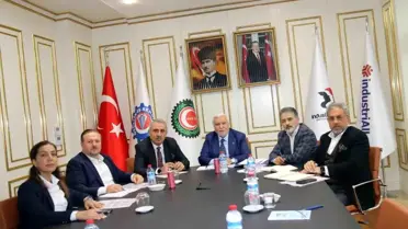 Emeklilerin Asgari Bir Yaşam Standardına Kavuşması Gerekiyor