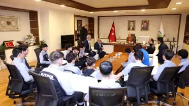 U-14 ÇESK Futbol Takımı Şampiyonluk İçin Çayırova Belediye Başkanı'nı Ziyaret Etti