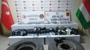 Ağrı'da tırın lastiklerinde uyuşturucu ve kaçak ilaçlar ele geçirildi