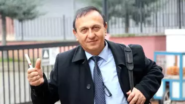 Trabzon'un Araklı ilçesinde bağımsız aday tarlada belleme yapıyor