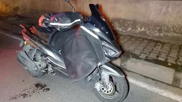 Samsun'da motosikletin park halindeki otomobile çarpması sonucu 1 kişi yaralandı