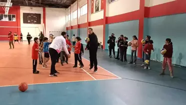 Sason Kaymakamlığı ve Gençlik Spor Müdürlüğü iş birliğiyle yürütülen Spor Sason Projesi kapsamında 21 branşta eğitim veriliyor