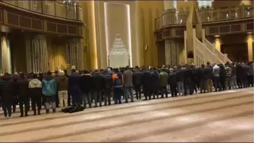 Regaip Kandili'nde İstanbul'da Camilere Yoğun İlgi