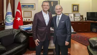 CHP Genel Başkanı Özgür Özel, Eskişehir Büyükşehir Belediye Başkanı Yılmaz Büyükerşen'e Teşekkür Etti