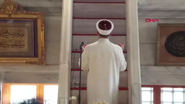 Diyanet İşleri Başkanı Ali Erbaş, Fatih Caminde Cuma namazını kıldırdı