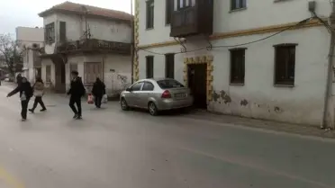 Motosiklet ve otomobil çarpışması sonucu 4 yaşındaki çocuk yaralandı