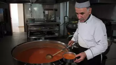 Beypazarı Kaymakamlığı, Günlük 500 Kişiye Sıcak Yemek Servisi Yapıyor