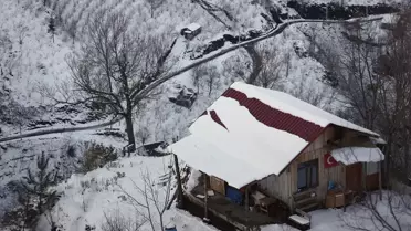 Düzce'nin yüksek kesimlerinde kar yağışı etkili oldu