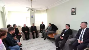 Eskişehir Valisi ve İl Protokol Üyeleri Şehit Ailesini Ziyaret Etti