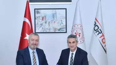 19 Mayıs ilçesinde Cumhuriyet İlkokulu bahçesine halı saha yapılacak