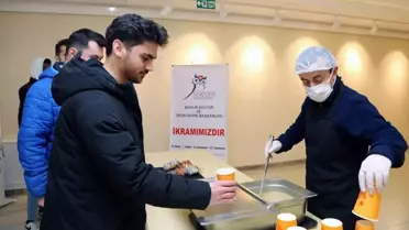 Karabük Üniversitesi, sınav haftasında öğrencilere sıcak çorba ikramında bulundu