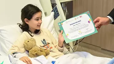 İstanbul'da hastanelerde eğitim gören öğrenciler karnelerini aldı