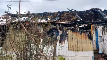 Tekirdağ'ın Hayrabolu ilçesinde çıkan yangında ev kullanılmaz hale geldi