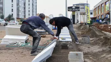 Diyarbakır Büyükşehir Belediyesi, Mezopotamya Bulvarı'nda yeşil kuşak oluşturuyor
