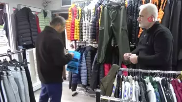 Depremde iş yeri yıkılan 50 yıllık esnafın ekmek teknesi konteyner iş yeri oldu