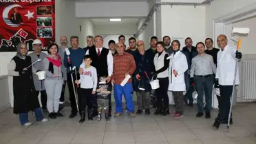Mimar Sinan Mesleki ve Teknik Anadolu Lisesi Öğrencileri ve Öğretmenleri Binaları Kendi Ürettikleri Boyalarla Boyadı